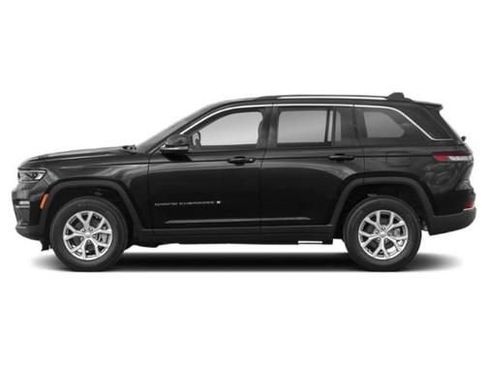 Used 2023 Jeep Grand Cherokee Overland w/ Adv Protech Group III AWD/4WD image 2