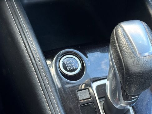 Used 2020 Nissan Kicks SR image 23