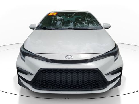 Used 2024 Toyota Corolla SE FWD image 2