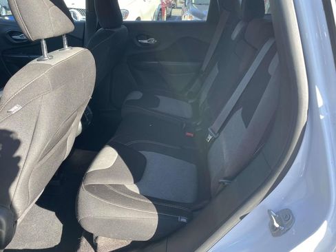 Used 2016 Jeep Cherokee Sport image 21
