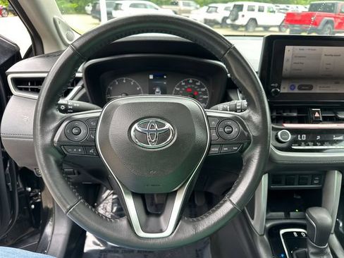 Used 2024 Toyota Corolla Cross LE w/ Moonroof Package AWD/4WD image 31