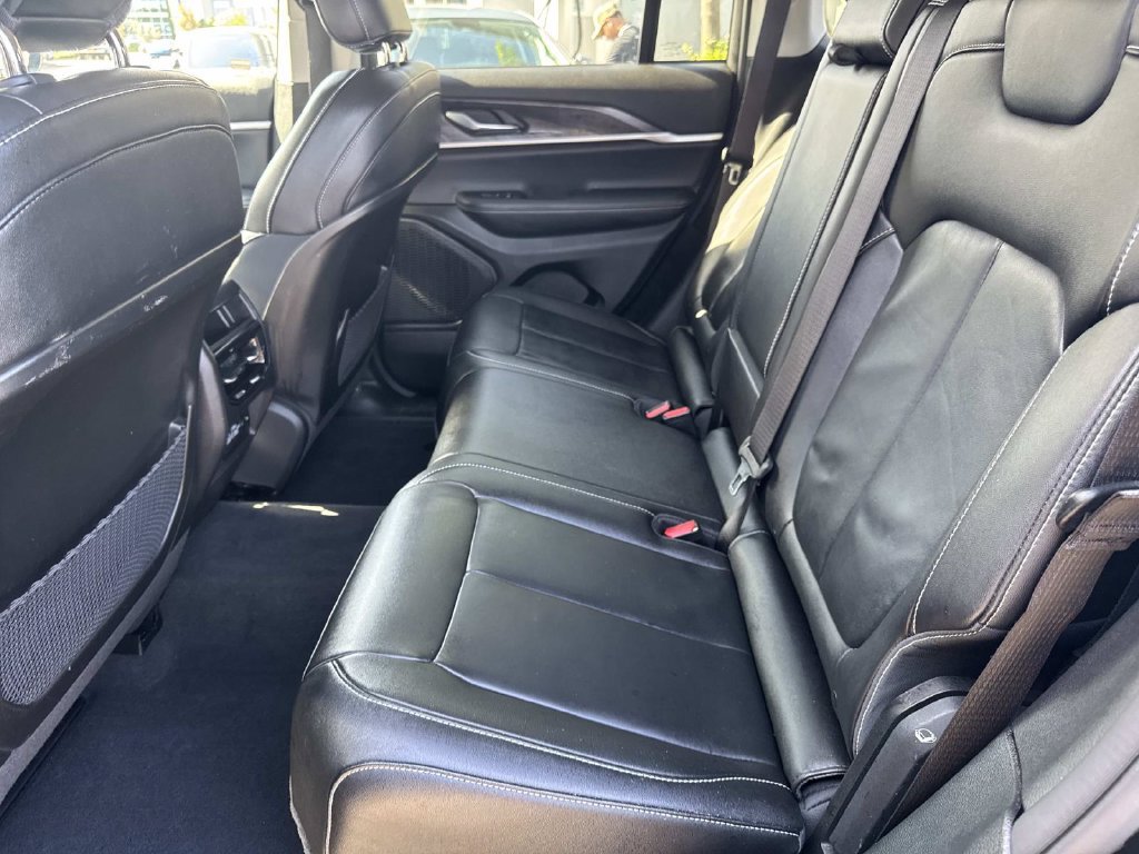 Used 2023 Jeep Grand Cherokee Limited AWD/4WD image 15