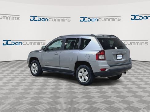 Used 2016 Jeep Compass Latitude FWD image 6
