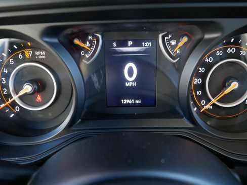 Certified 2024 Jeep Gladiator Sport image 21