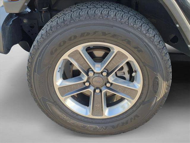 Used 2022 Jeep Wrangler Unlimited Sahara w/ Cold Weather Group AWD/4WD image 10