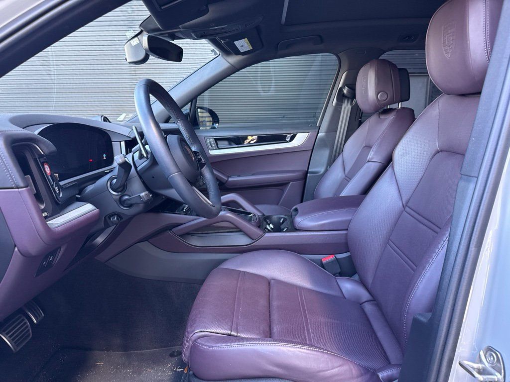 Certified 2025 Porsche Cayenne S AWD/4WD image 7