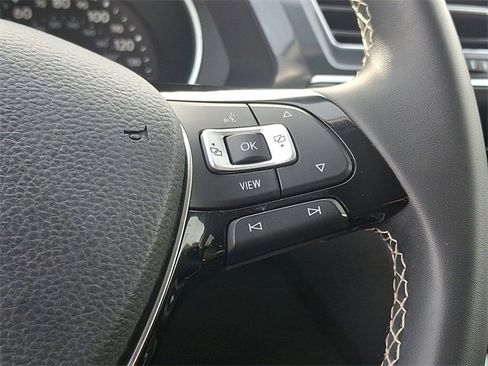 Used 2021 Volkswagen Tiguan SE image 17