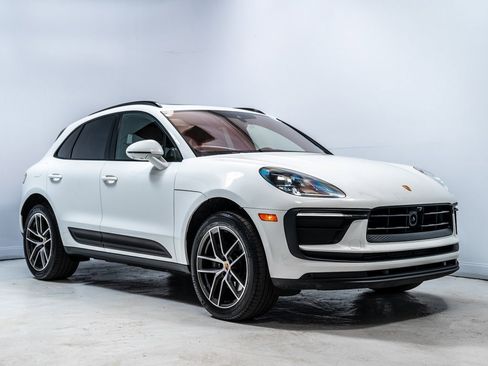 Used 2025 Porsche Macan image 9