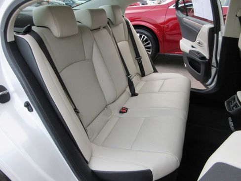 Used 2025 Lexus ES 300h w/ Premium Package image 19