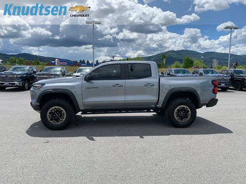 Used 2024 Chevrolet Colorado ZR2 w/ Technology Package AWD/4WD image 4