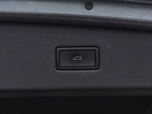 Certified 2024 Volkswagen Tiguan SE w/ Panoramic Sunroof Package image 27