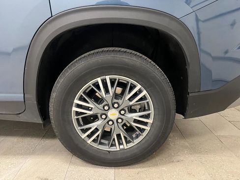 Used 2025 Chevrolet Traverse LT FWD image 28