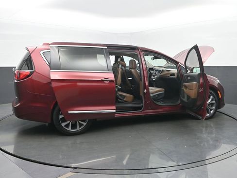 Used 2017 Chrysler Pacifica Limited FWD image 55