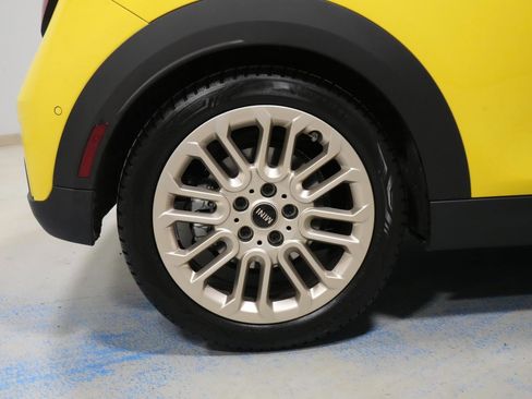 Certified 2025 MINI Cooper S image 31