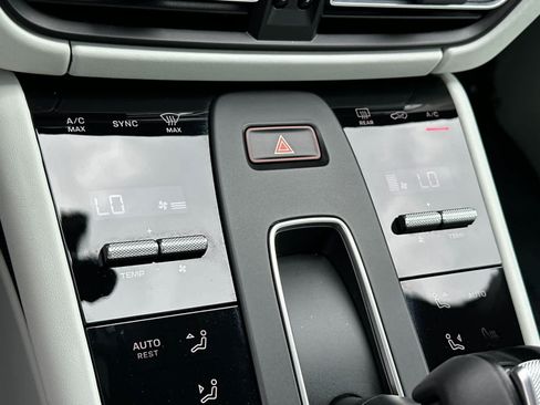 Certified 2025 Porsche Macan AWD/4WD image 23
