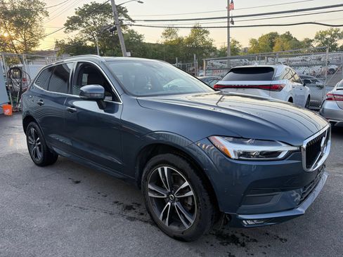 Used 2021 Volvo XC60 T5 Momentum w/ Protection Package AWD/4WD image 2