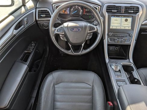 Used 2017 Ford Fusion SE w/ Equipment Group 602A FWD image 14