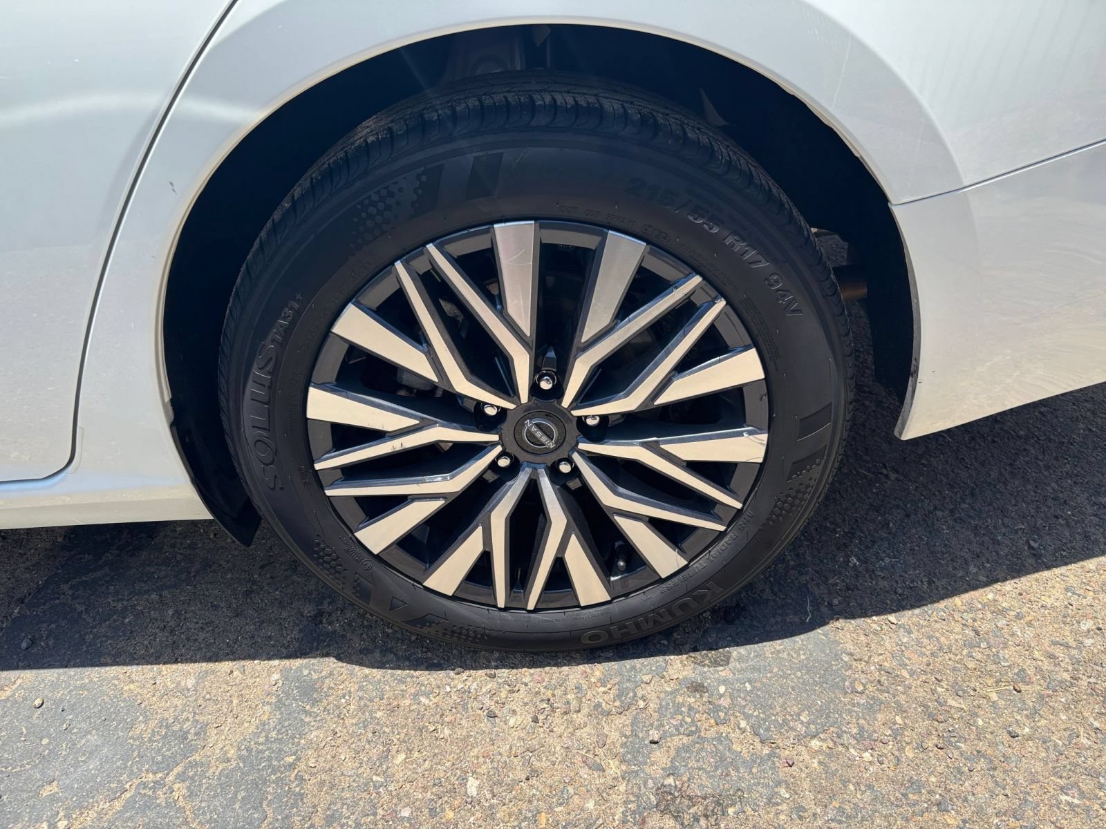 Used 2025 Nissan Altima 2.5 SV FWD image 29