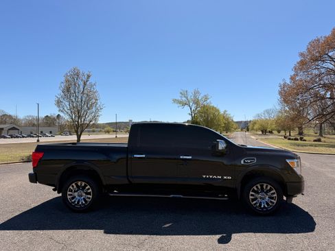 Used 2017 Nissan Titan Platinum Reserve image 6