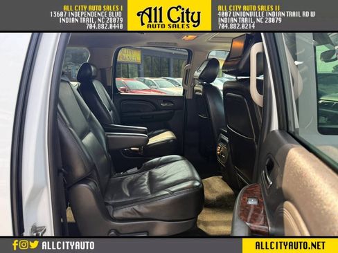 Used 2009 GMC Yukon XL Denali RWD image 27