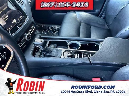 Used 2016 Volvo XC90 T6 Momentum w/ Momentum Plus Package AWD/4WD image 18