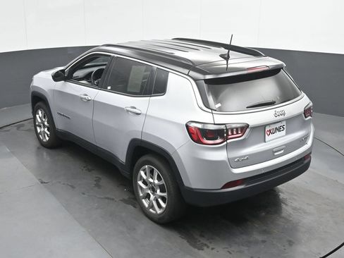 Used 2025 Jeep Compass Limited AWD/4WD image 38