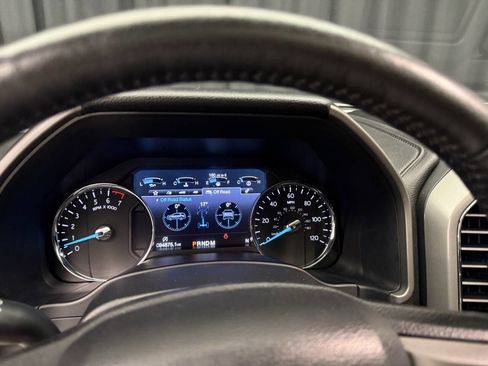 Used 2019 Ford Expedition Max XLT w/ Equipment Group 202A AWD/4WD image 16