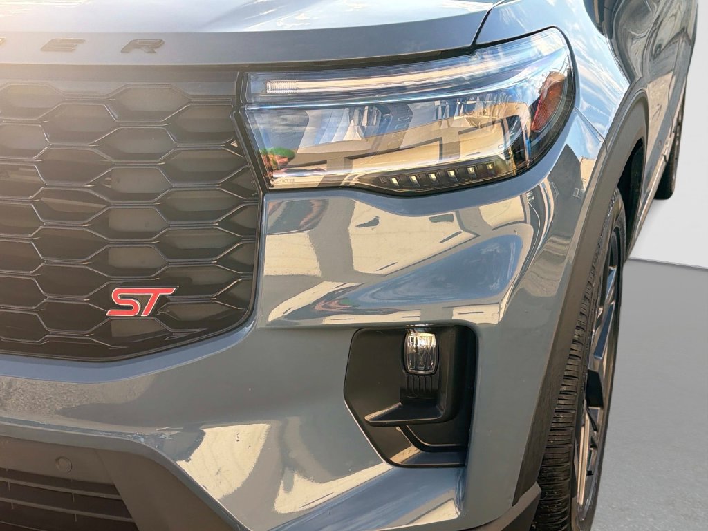 Used 2025 Ford Explorer ST AWD/4WD image 11