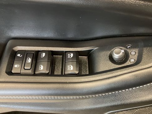 Used 2023 Jeep Grand Cherokee L Laredo image 12