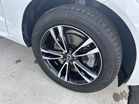 Used 2019 Volvo XC60 T6 Momentum w/ Premium Package image 23