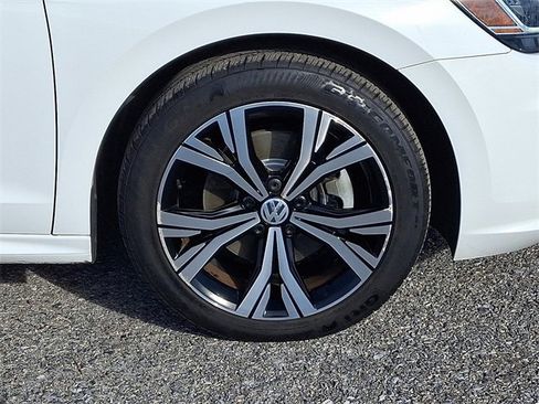 Used 2022 Volkswagen Passat 2.0T SE image 8