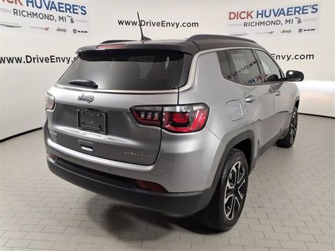 Used 2024 Jeep Compass Limited image 6