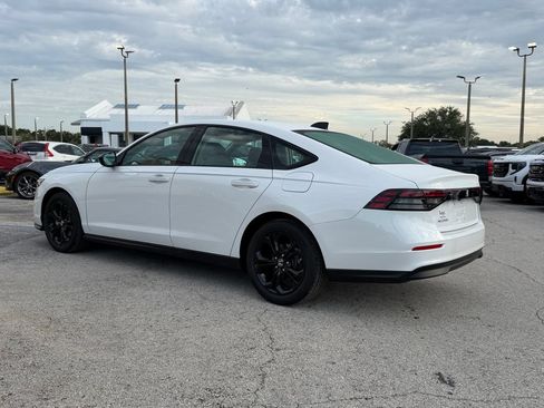 Used 2025 Honda Accord SE image 7