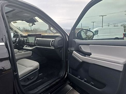 Used 2025 Ford Expedition Active image 38