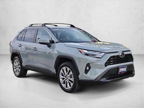 Used 2022 Toyota RAV4 XLE Premium image 3