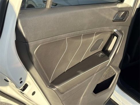 Used 2022 Volkswagen Tiguan SE w/ Panoramic Sunroof Package image 22