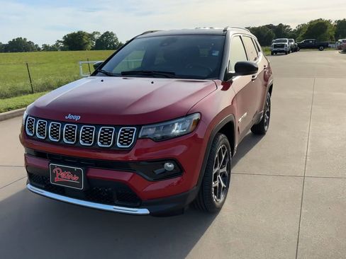 Used 2025 Jeep Compass Limited AWD/4WD image 4