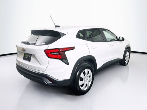 Used 2025 Chevrolet Trax LS image 9