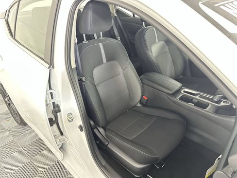 Certified 2025 Nissan Sentra SV FWD image 27