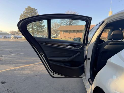 Used 2018 BMW 530i xDrive image 29