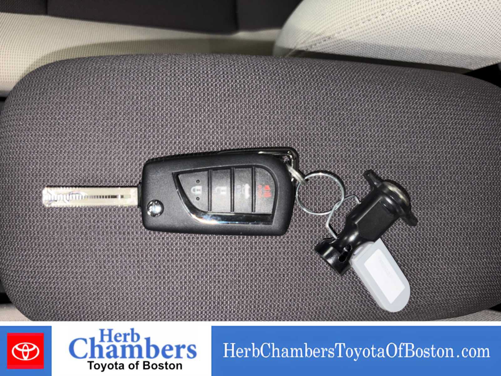 Used 2026 Toyota Corolla LE FWD image 12