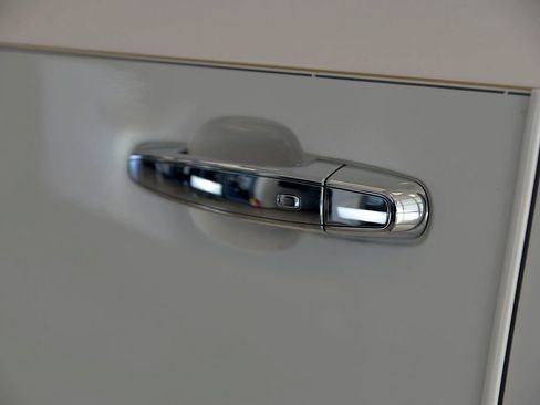 Used 2023 Chevrolet Traverse High Country image 13