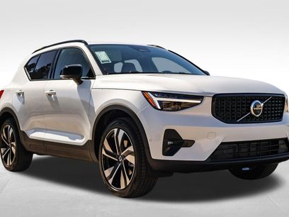 New 2026 Volvo XC40 B5 Ultra w/ Climate Package