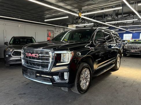 Used 2022 GMC Yukon XL SLT image 1