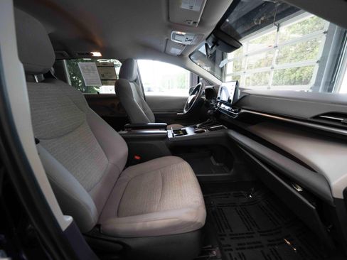Used 2022 Toyota Sienna LE AWD/4WD image 27