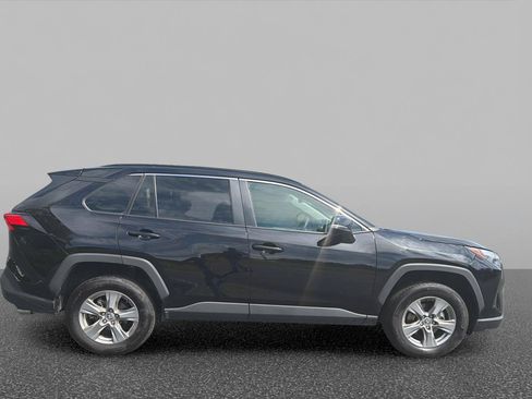Used 2025 Toyota RAV4 XLE AWD/4WD image 4