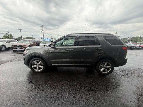 Used 2017 Ford Explorer XLT w/ Equipment Group 202A AWD/4WD image 5