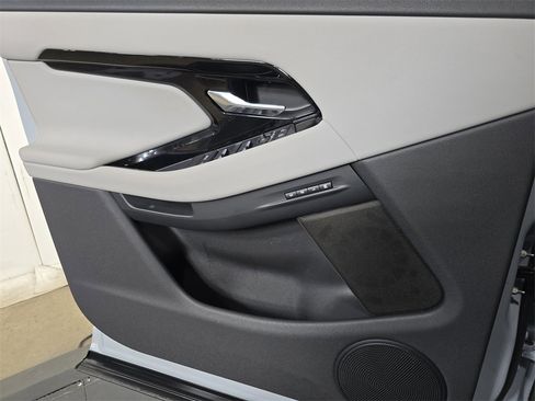 Used 2024 Land Rover Range Rover Evoque S image 22