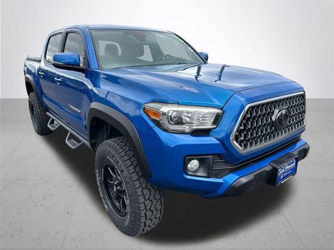 Used 2018 Toyota Tacoma TRD Off-Road w/ Technology Package AWD/4WD image 5