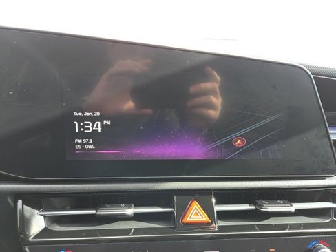 Used 2023 Kia Niro EX Touring image 12